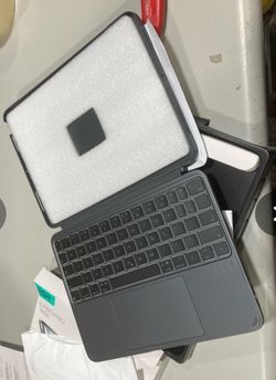 iPad 11” keyboard