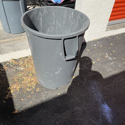 Sparta 30 gallon trash can