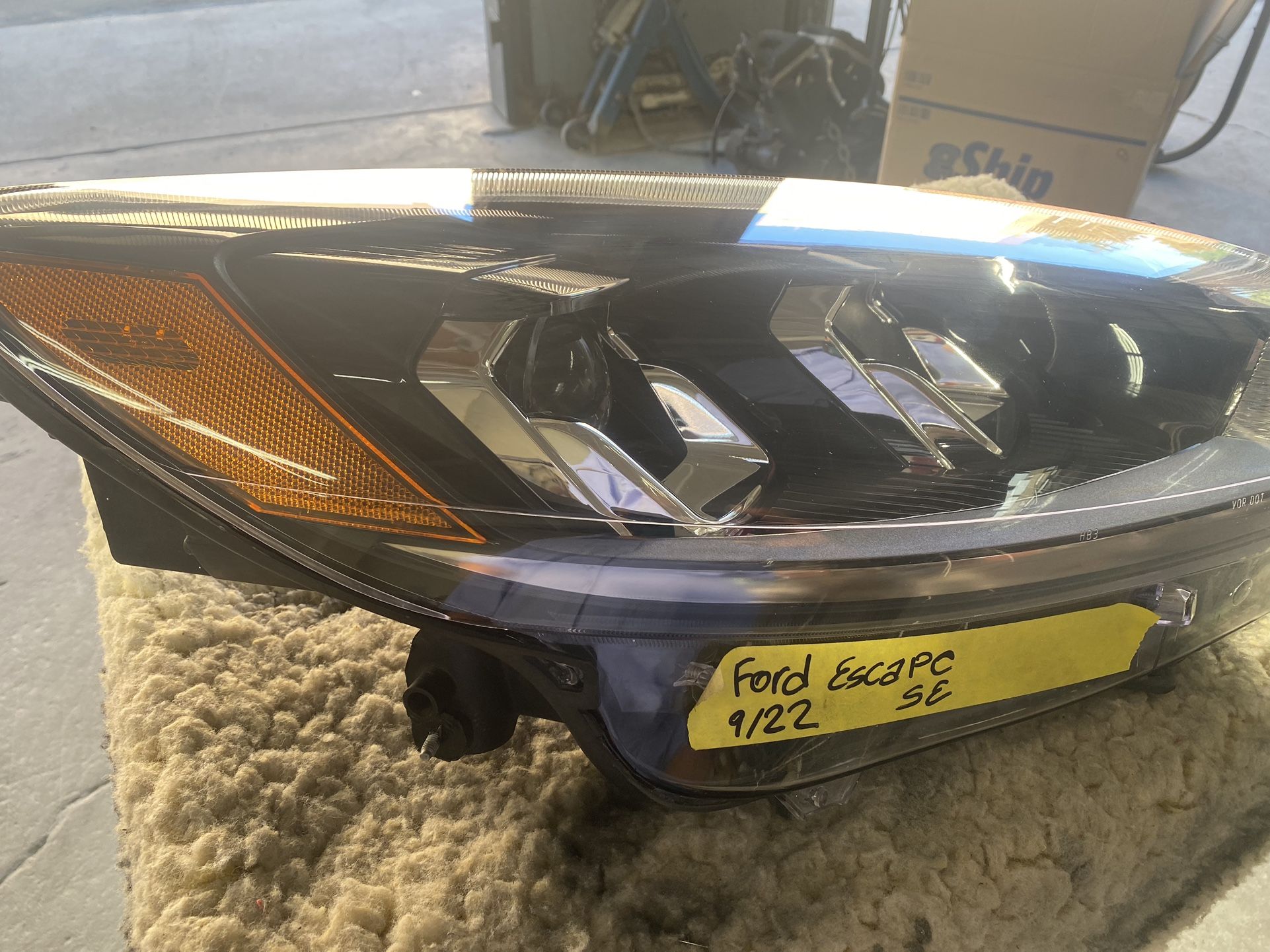 Ford Scape SE Headlight 2022
