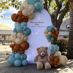 Baby shower balloon garland