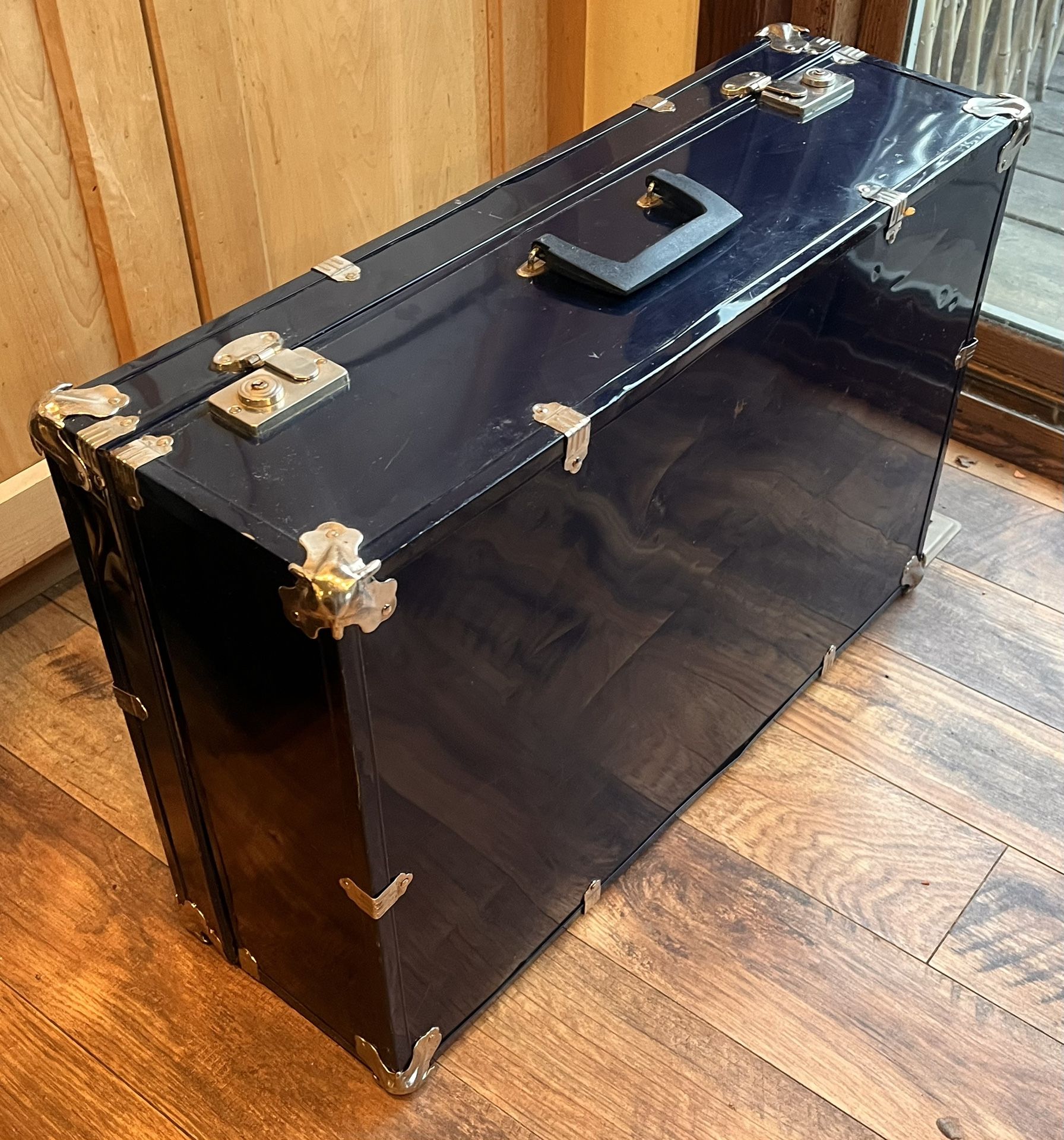 Vintage Blue Metal Suitcase/Footlocker/Instrument Case
