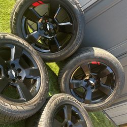 20 INCH CHEVY RED LINE EDITION GLOSSY BLACK RIMS LIKE NEW WITH SEMI NEW HANKOOK TIRES 