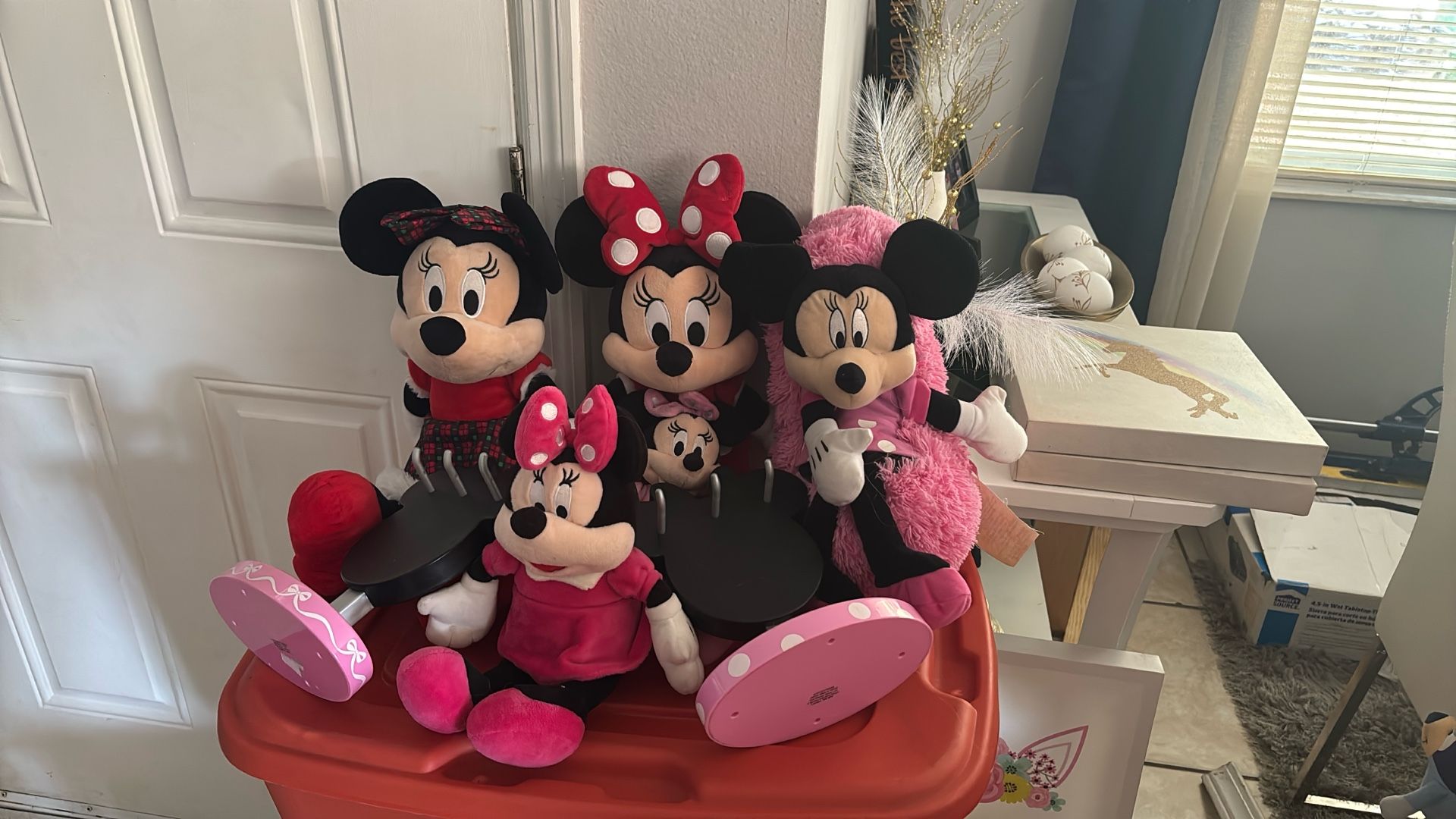 Minnie mouse plushy two jewelry holders