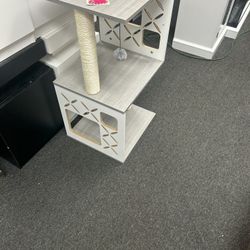 New,cat Tree (15.5x17.5”,  31” H