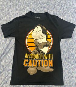 Disney Grumpy Dwarf "Approach With Caution" Black Graphic T-Shirt Men’s Small