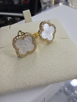 Clove earrings