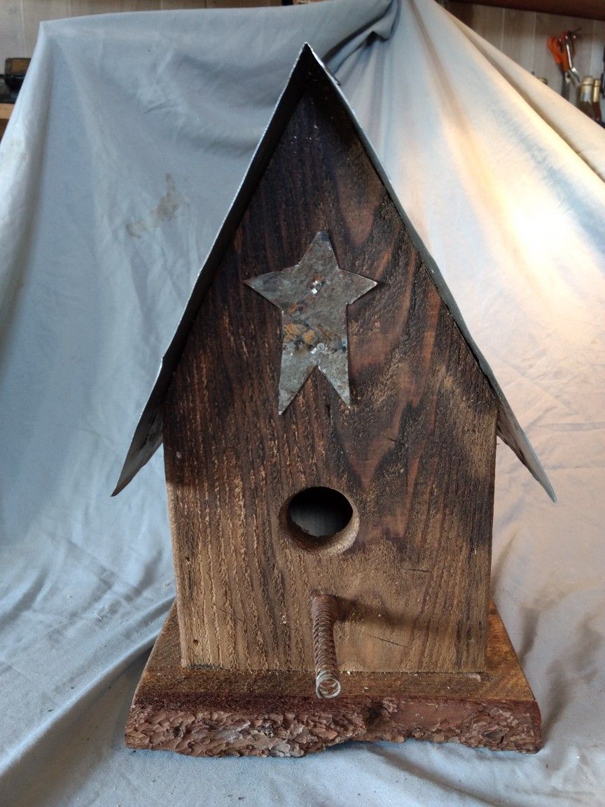 Indoor or outdoor bird house