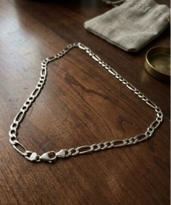 Gold figure chain