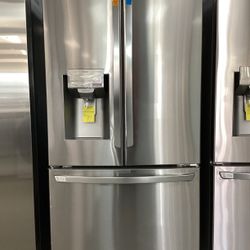 Lg French Door Refrigerator in Stainless steel with Slim SpacePlus® Ice System and SmartDiagnosis