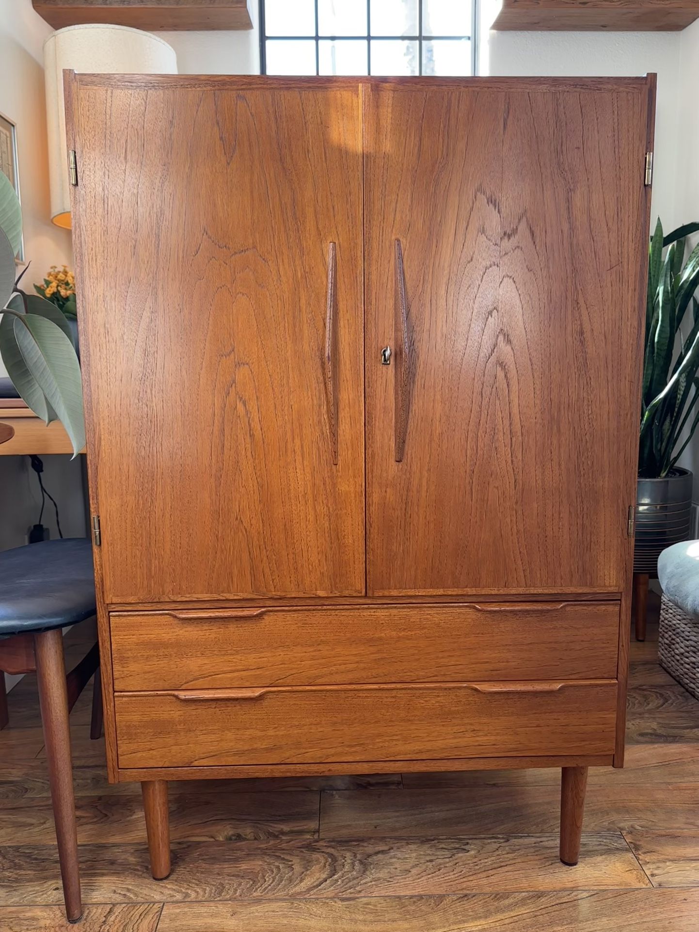MCM Vintage Danish Mid-Century Teak Gentleman's Chest / Hutch / Armoire / Bar