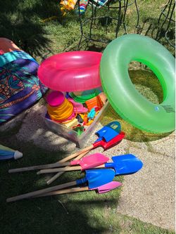Random beach toys
