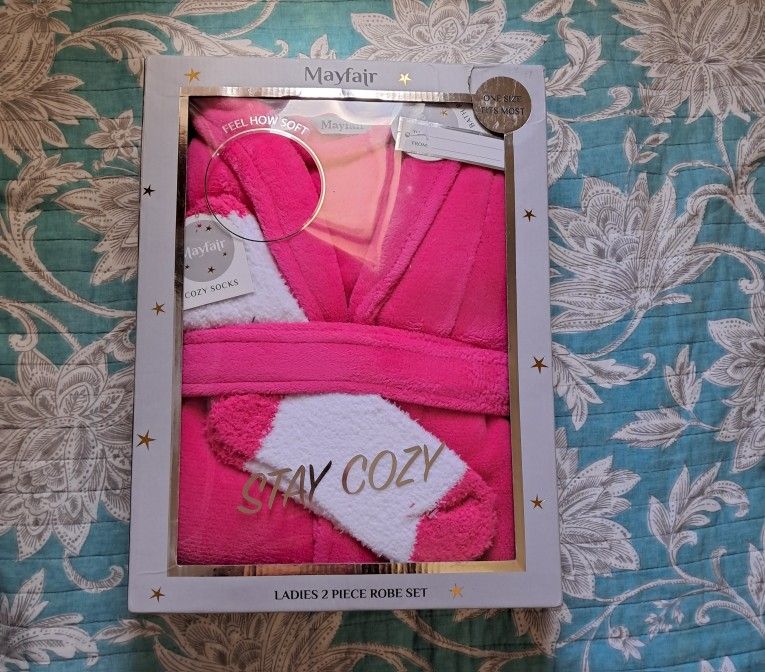Bath Robe And Fuzy Socks Set