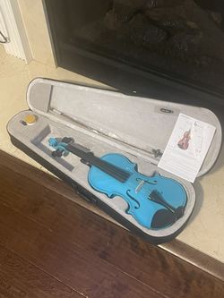 Blue 4/4 violin