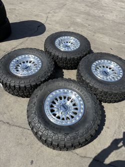 New KMC Rims 17x8.5  6 Lugs 6x139.7 New 35x12.50r17 50 K Miles Of Warranty 