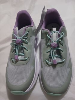 Women's sneakers size 5 ( new)