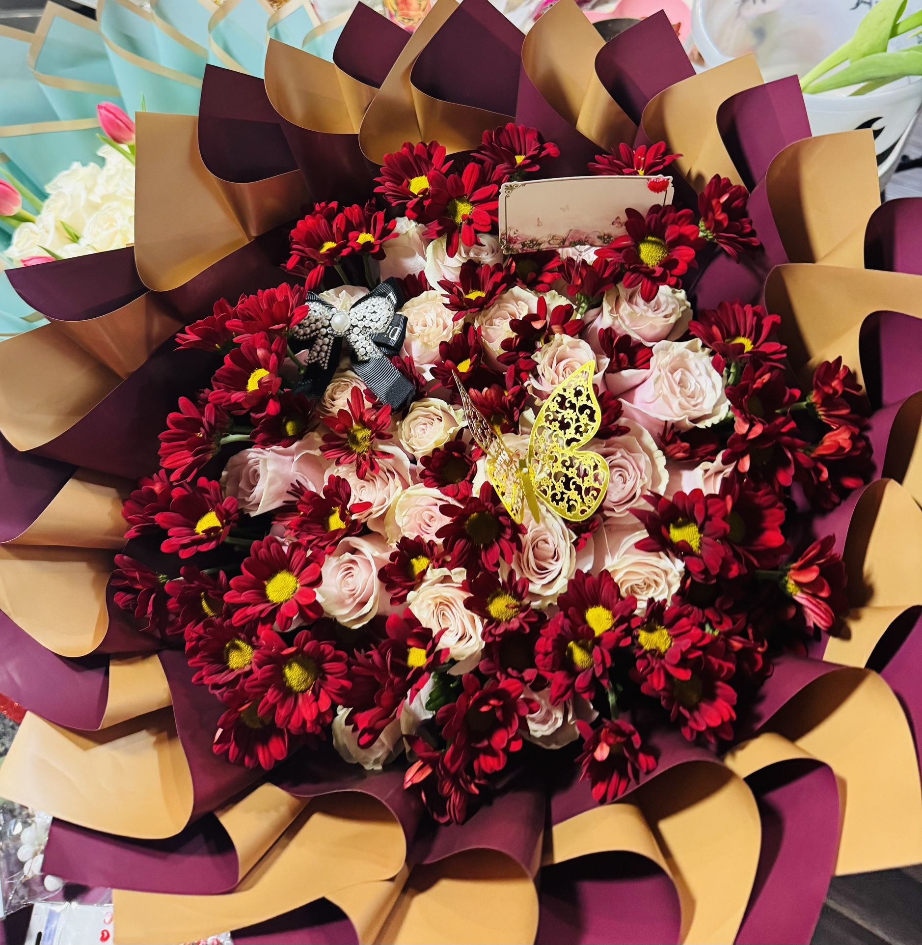 Available Pretty Big Bouquet Pink Roses Mix 