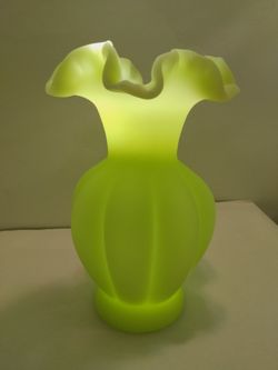 Fenton Vase Small With Beautiful Details And Color 