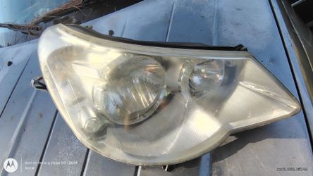 Pair left and right 2007 Chrysler Sebring headlights headlamps