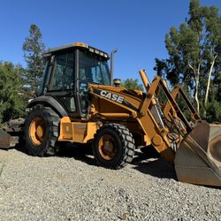 Case Enclosed Skip Loader 570mxt 