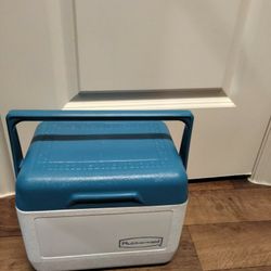 Rubbermaid Mini Cooler