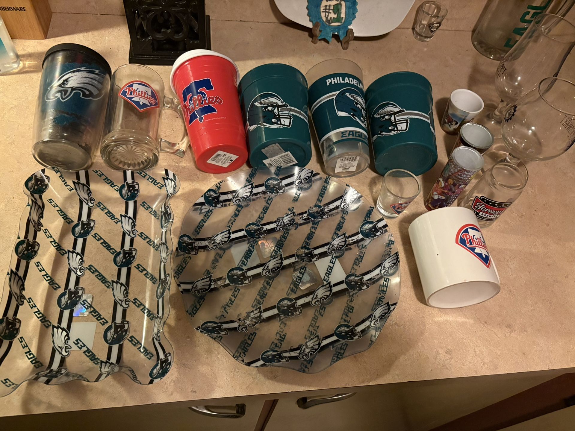 Eagles Phillies Cups Plus Wine Glasses