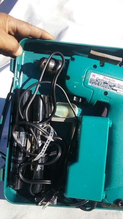 Makita cordless drill 2 batteries charger
