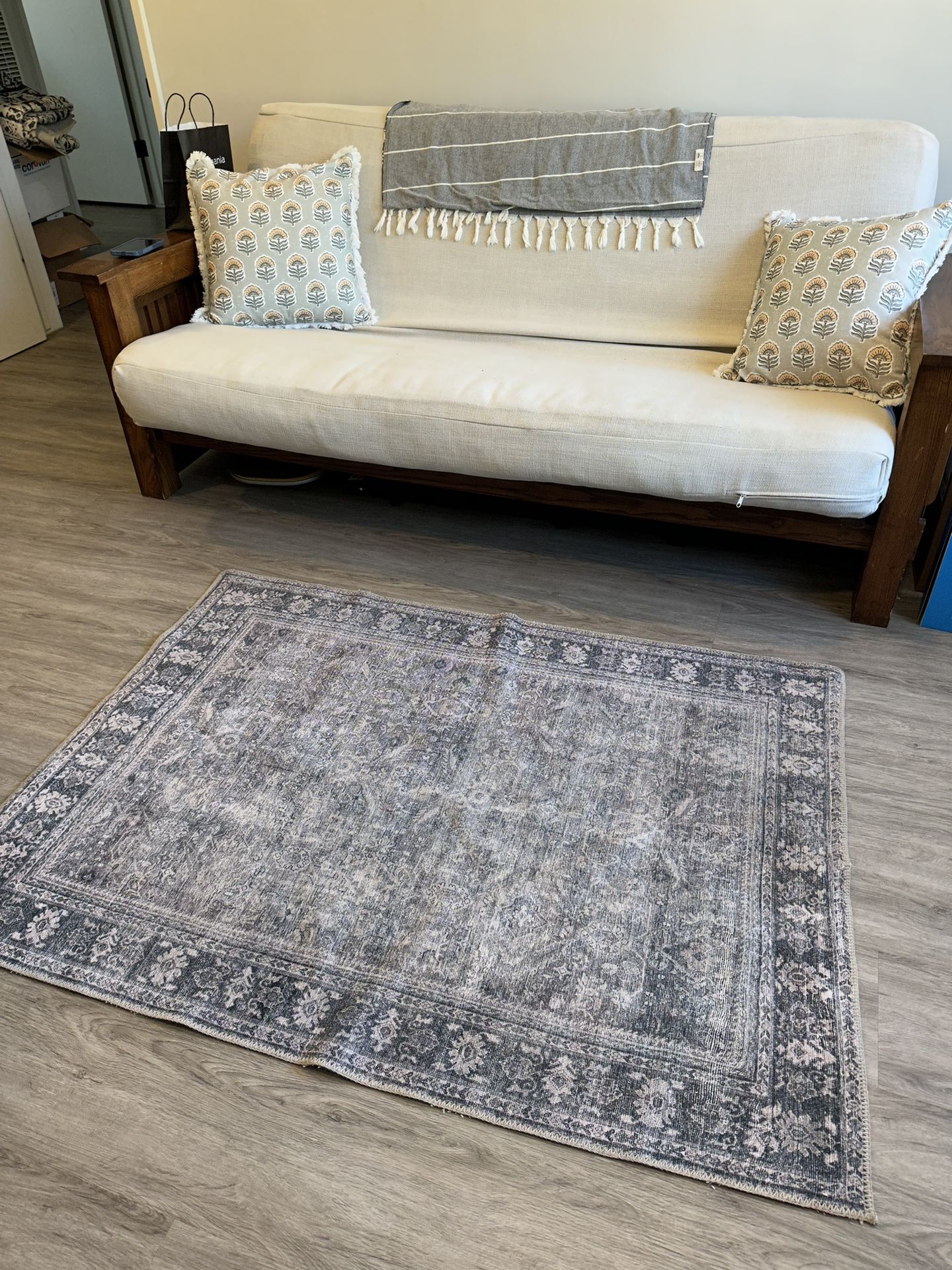 World Market Rug 3.5x5.5!
