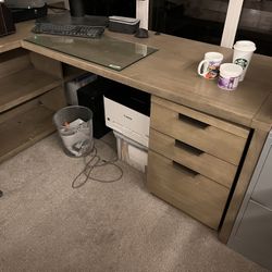 Desk And Return With Shelving And USB