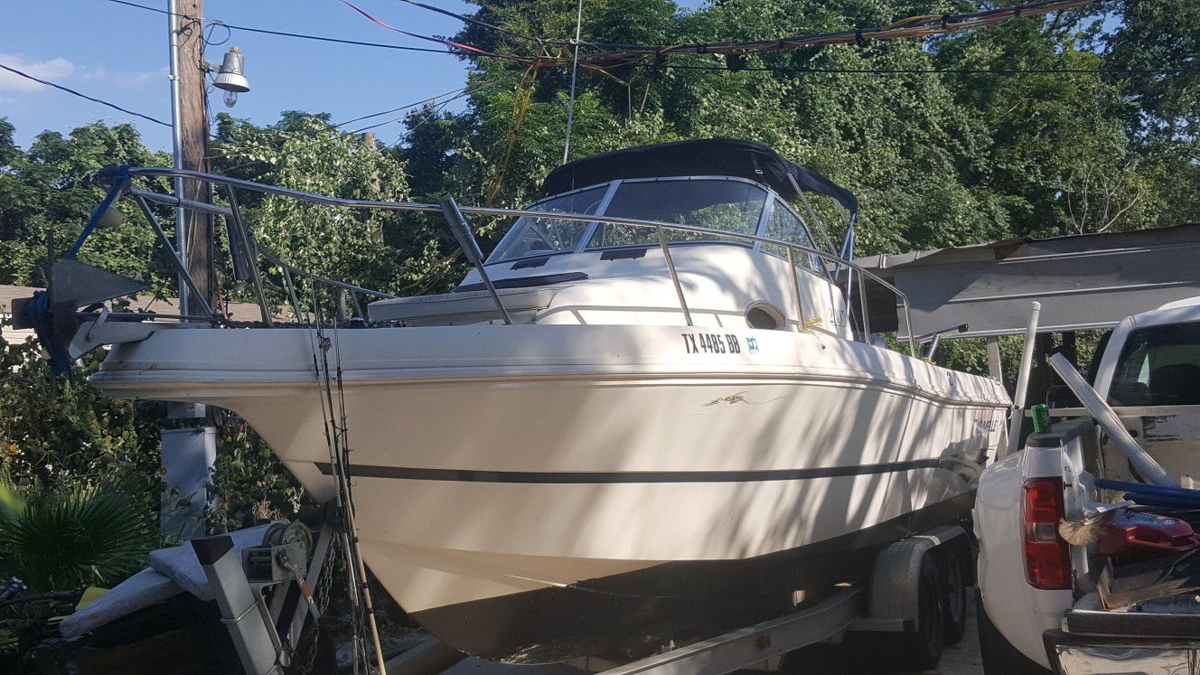 2001 Caravelle 23'3" long with 250 hp Yamaha outboard motor .sell/trade