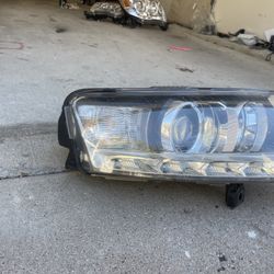 2004-2005 Audi A8 Left Side Headlight Assembly OEM 