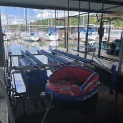 HydroHoist Boat Lift