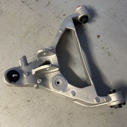2003-2006 for Ford Expedition 2003-2006 for Lincoln Navigator lower control arm R and L.