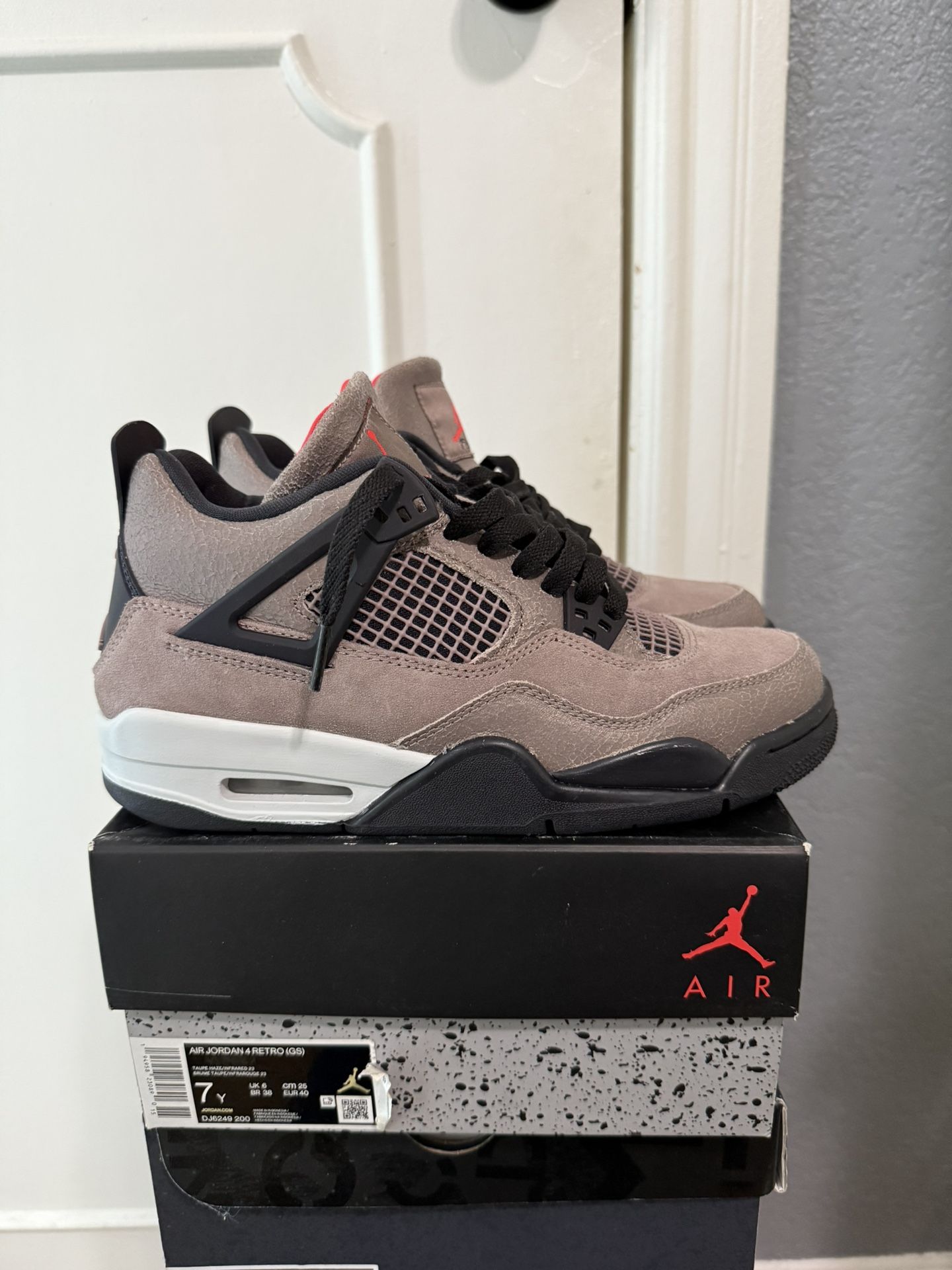 Air Jordan 4 ‘Taupe Haze’