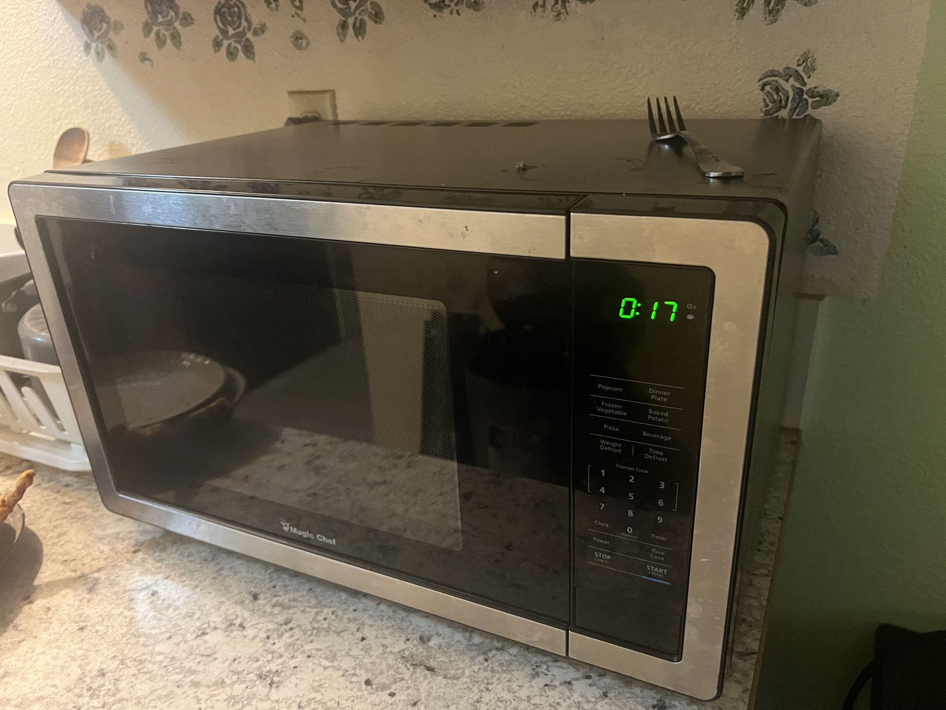 Magic Chef Microwave (works Great!)