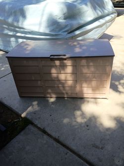 Four colors available 75 gallon storage bin 75 gallon deck box caja de almacenamiento 75 gallones open box brand new