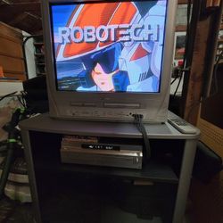 SYLVANIA

MODEL 6727FDE 27 Inch TV Crt