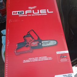 Milwaukee Prunning Saw and Battery 