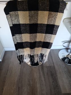 Checkerd Throw