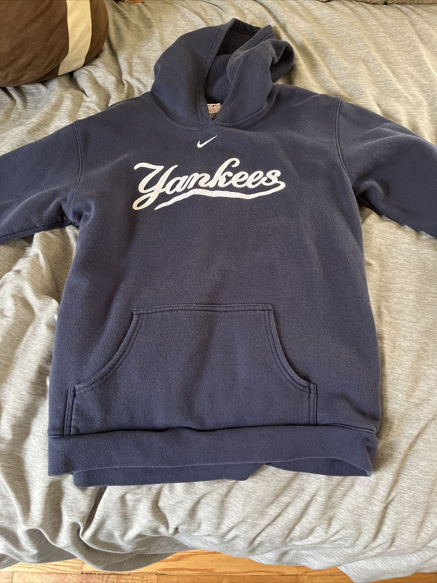 Nike Yankees Hoodie for Sale in Loehmanns Plz, NY - OfferUp