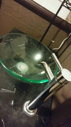 Sink. 2ft deep. 3ft. Wide