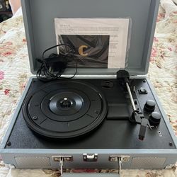 Crosley suitcase Record Player