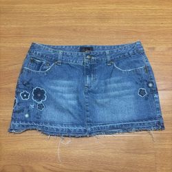 Vintage Y2K Aeropostale Embroidered Distressed Flower Denim Mini Skirt  Size 5/6