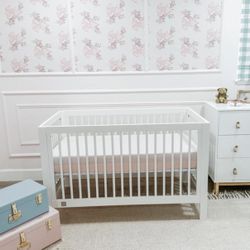 GAP Baby Crib 6 in 1 Convertible + mattress + accessories 