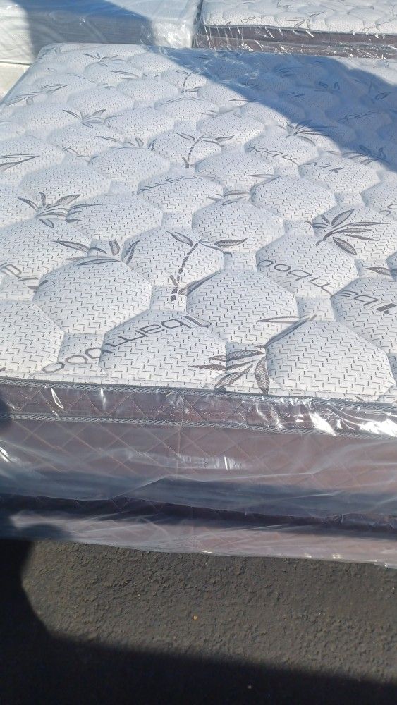 Brand New Queen Size Pilllowtop Mattress Included Box Spring Free Delivery