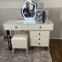Make Up Vanity 