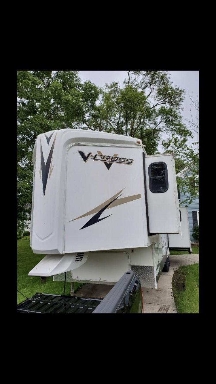 2011 v cross By forest river 5 wheel With 3 slide outs electric awnings