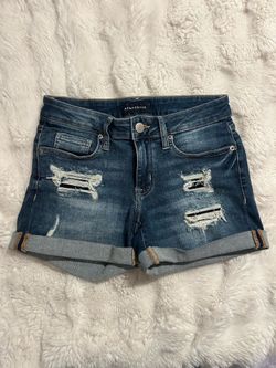 Woman’s low rise midi Aeropostale shortso