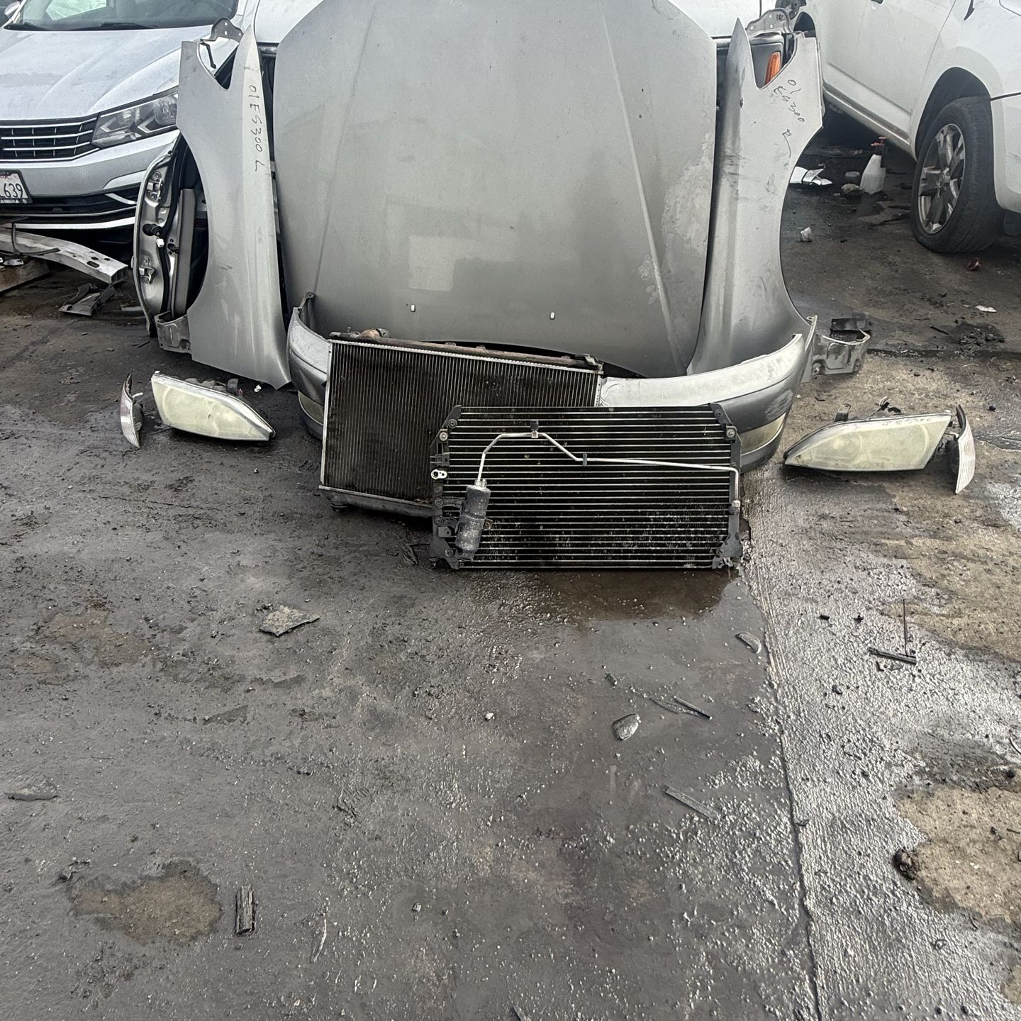 2001 Lexus ES300 Front End $450