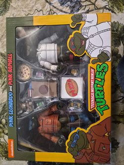 NECA TMNT Punk Leonardo and Punk Raphael Figure Set