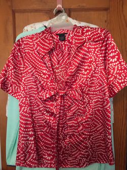 Women’s blouse short sleeve size large
